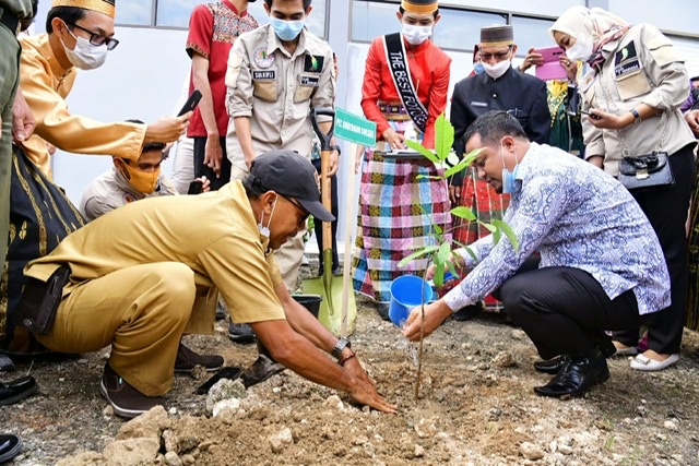 187C9ECB-3FB0-4AA5-BBFD-CC2AEFD3D716