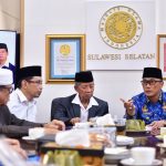 Penjabat Gubernur Sulsel, Prof. Zudan Arif Fakrullah bersilaturahmi dengan pengurus Majelis Ulama Indonesia (MUI) Sulsel di Sekretariat MUI di Masjid Raya, Jalan Masjid Raya, Kota Makassar, Senin (20/5/2024).