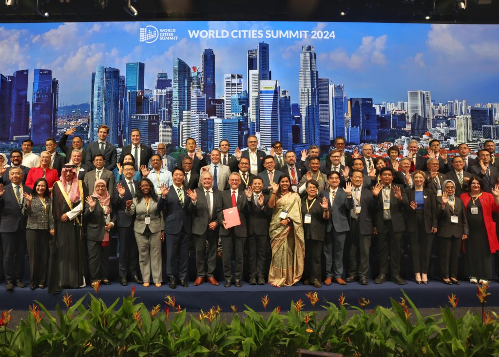Wali Kota Makassar Moh Ramdhan Pomanto sharing pengalaman di hadapan wali kota se-dunia dalam agenda Mayor Forum World Cities Summit (WCS) 2024, di Singapura, Ahad (02/06/2024).