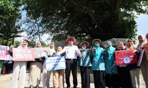 Wali Kota Makassar Moh Ramdhan Pomanto didampingi Ketua TP PKK Kota Makassar Indira Yusuf Ismail menerima kunjungan Pj Ketua TP PKK Pemprov Sulsel Ninuk Triyanti Zudan dan Tim Verifikasi Lapangan Lomba Kelurahan tingkat Sulsel 2024 di Kelurahan Manggala, Kecamatan Manggala, Rabu (26/06/2024).