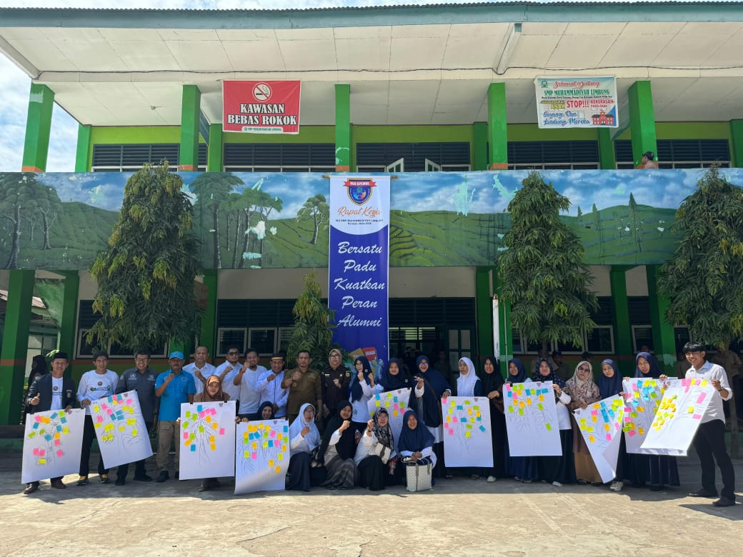 Alumni SMP Muhammadiyah Limbung yang tergabung dalam IKA Spemul kembali ke sekolah, Gowa, Sabtu (27/07/2024).