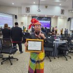 Kepala Badan Pendapatan Daerah (Bapenda) Provinsi Sulawesi Selatan, Dr. H. Reza Faisal Saleh, S.STP., M.Si., berhasil meraih predikat sebagai peserta terbaik III pada Pelatihan Kepemimpinan Nasional Tingkat II Angkatan XXIV Tahun 2024.