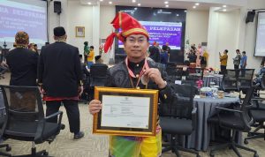 Kepala Badan Pendapatan Daerah (Bapenda) Provinsi Sulawesi Selatan, Dr. H. Reza Faisal Saleh, S.STP., M.Si., berhasil meraih predikat sebagai peserta terbaik III pada Pelatihan Kepemimpinan Nasional Tingkat II Angkatan XXIV Tahun 2024.
